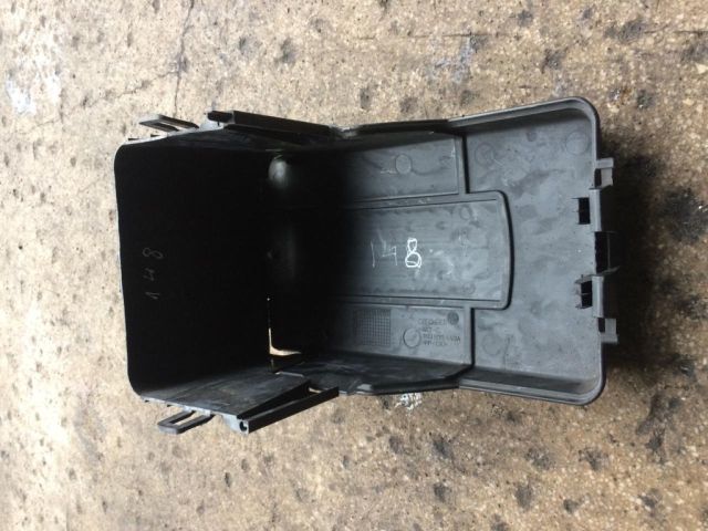 bontott VW GOLF V Akkumulátor Fedél