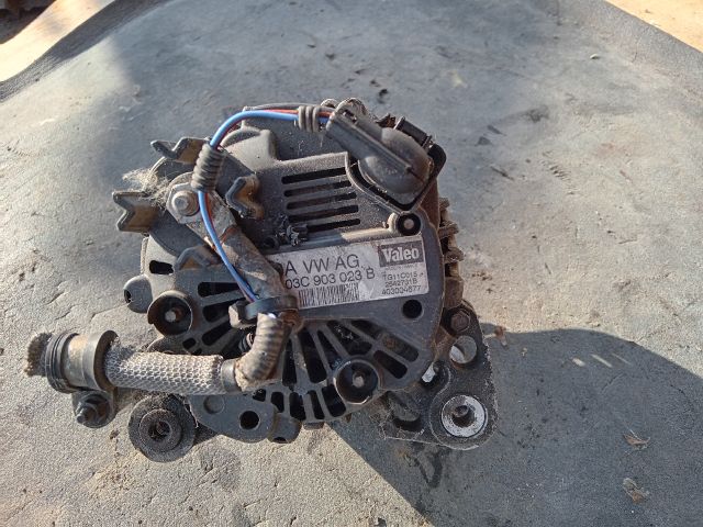 bontott VW GOLF V Generátor