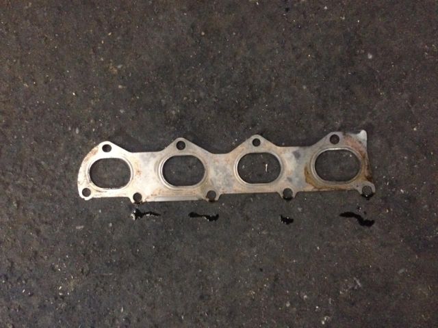 bontott VW GOLF V Kipufogó Leömlő Tömítés