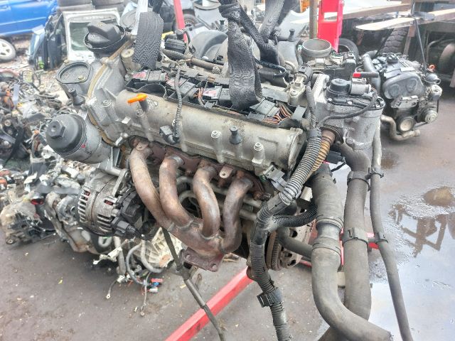 bontott VW GOLF V Komplett Motor (Segédberendezésekkel)