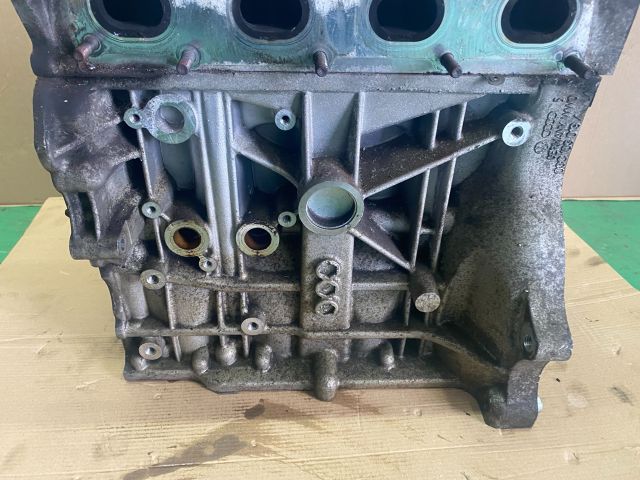 bontott VW GOLF V Motor (Fűzött blokk hengerfejjel)