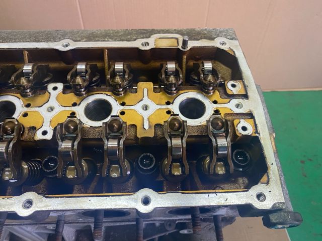 bontott VW GOLF V Motor (Fűzött blokk hengerfejjel)