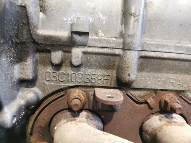 bontott VW GOLF V Motor (Fűzött blokk hengerfejjel)