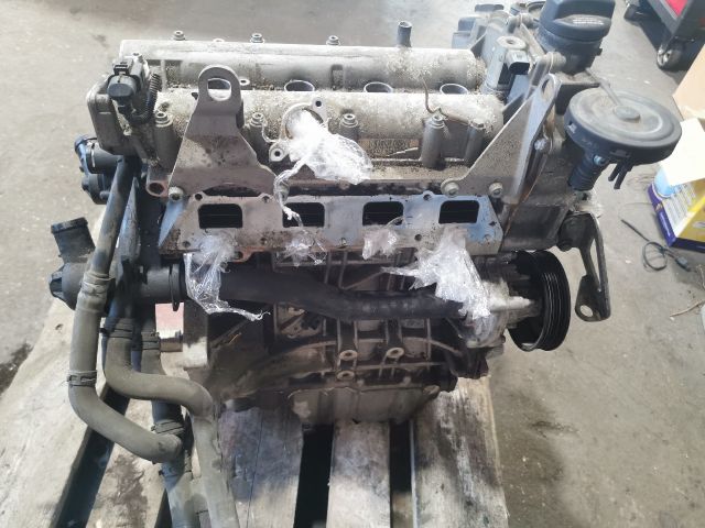 bontott VW GOLF V Motor (Fűzött blokk hengerfejjel)