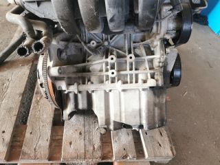 bontott VW GOLF V Motor (Fűzött blokk hengerfejjel)
