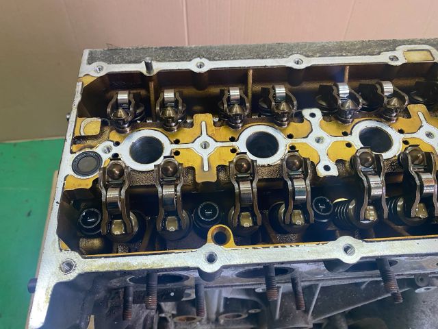 bontott VW GOLF V Motor (Fűzött blokk hengerfejjel)