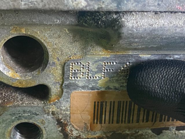 bontott VW GOLF V Motor (Fűzött blokk hengerfejjel)