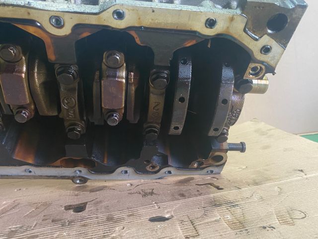 bontott VW GOLF V Motor (Fűzött blokk hengerfejjel)