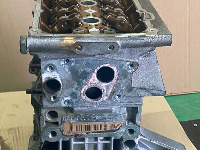 bontott VW GOLF V Motor (Fűzött blokk hengerfejjel)