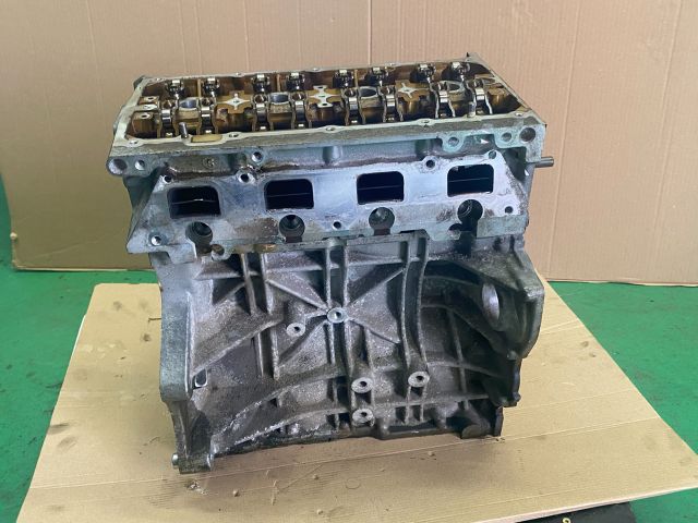 bontott VW GOLF V Motor (Fűzött blokk hengerfejjel)