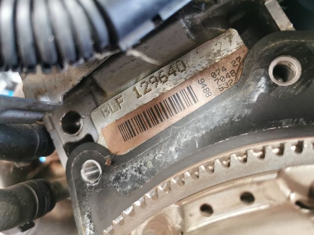 bontott VW GOLF V Motor (Fűzött blokk hengerfejjel)