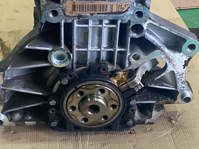 bontott VW GOLF V Motor (Fűzött blokk hengerfejjel)