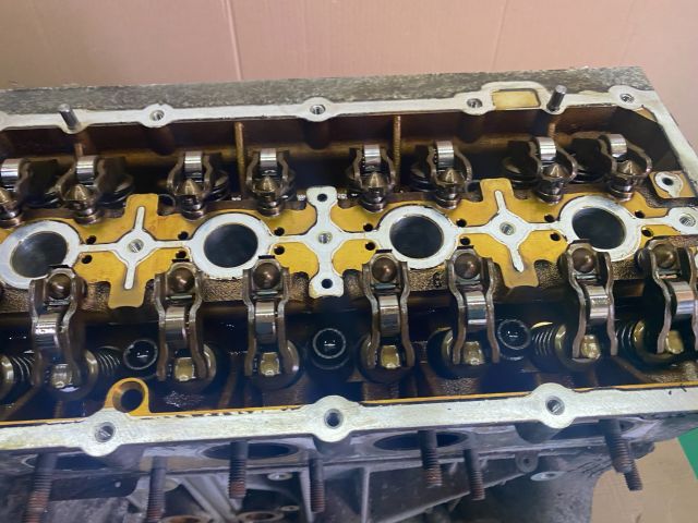 bontott VW GOLF V Motor (Fűzött blokk hengerfejjel)