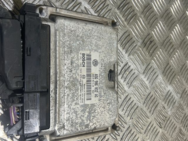 bontott VW GOLF V Motorvezérlő