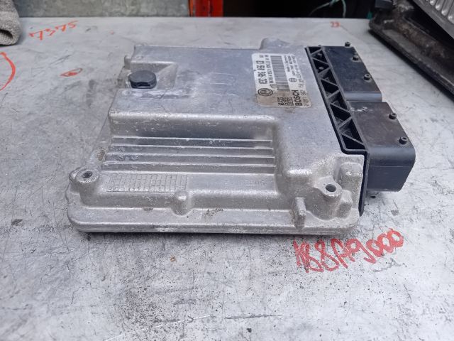 bontott VW GOLF V Motorvezérlő
