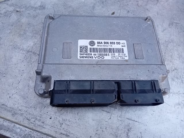 bontott VW GOLF V Motorvezérlő