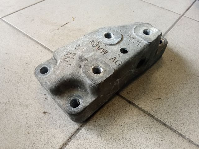 bontott VW GOLF V Váltó Tartó Bak (Pozíciófüggetlen)