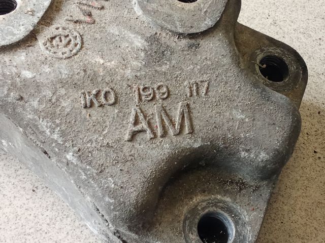 bontott VW GOLF V Váltó Tartó Bak (Pozíciófüggetlen)