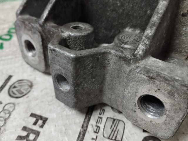 bontott VW GOLF V Váltó Tartó Bak (Pozíciófüggetlen)