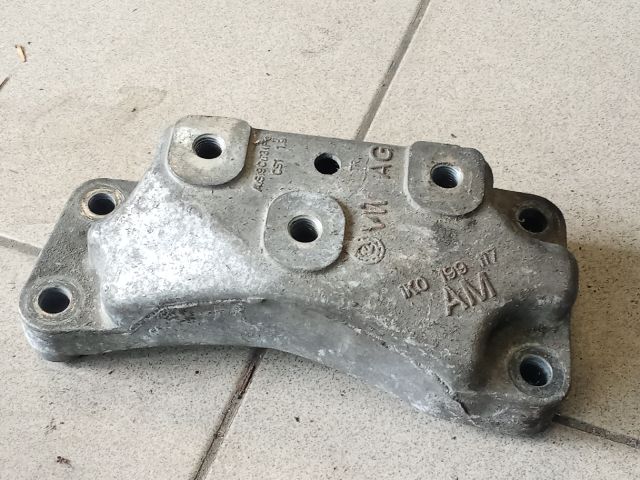 bontott VW GOLF V Váltó Tartó Bak (Pozíciófüggetlen)