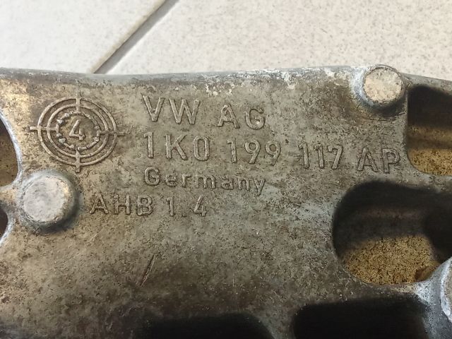 bontott VW GOLF V Váltó Tartó Bak (Pozíciófüggetlen)