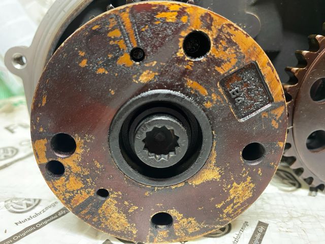 bontott VW GOLF V Vezérműtengely Házzal