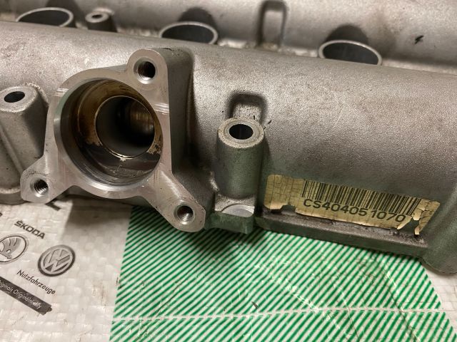 bontott VW GOLF V Vezérműtengely Házzal