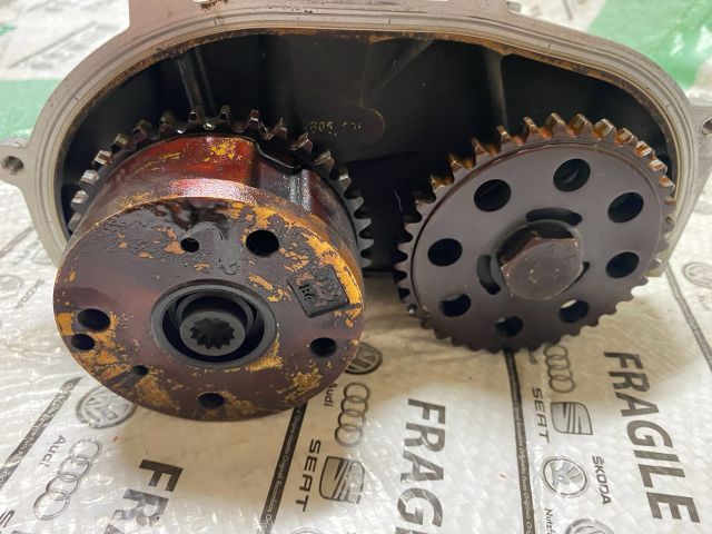 bontott VW GOLF V Vezérműtengely Házzal