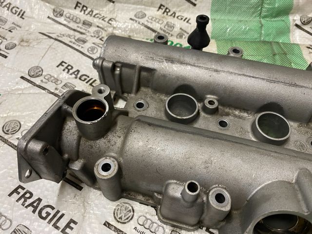 bontott VW GOLF V Vezérműtengely Házzal