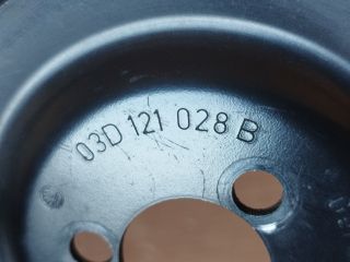 bontott VW GOLF V Vízpumpa Szíjtárcsa