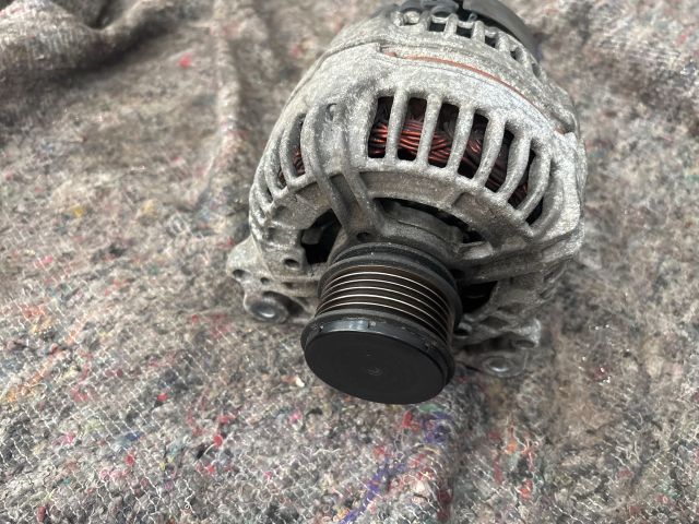 bontott VW GOLF V Generátor