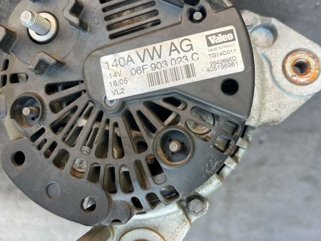 bontott VW GOLF V Generátor
