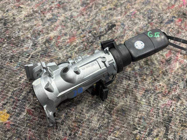 bontott VW GOLF V Gyújtáskapcsoló Házzal