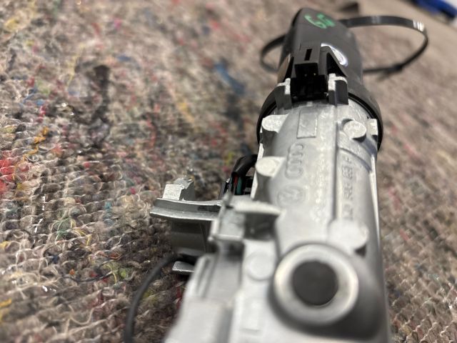 bontott VW GOLF V Gyújtáskapcsoló Házzal