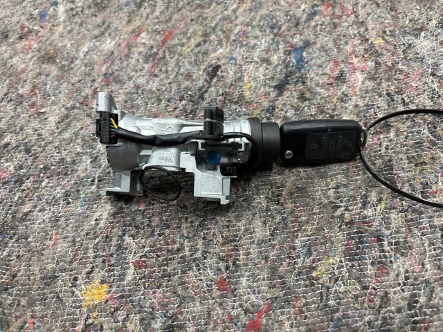 bontott VW GOLF V Gyújtáskapcsoló Házzal