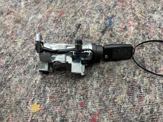 bontott VW GOLF V Gyújtáskapcsoló Házzal