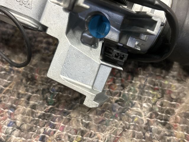 bontott VW GOLF V Gyújtáskapcsoló Házzal