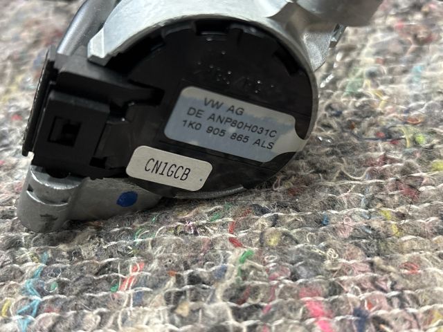 bontott VW GOLF V Gyújtáskapcsoló Házzal