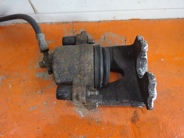 bontott VW GOLF V Jobb első Féknyereg Munkahengerrel