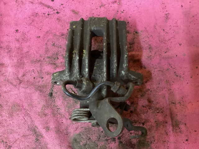 bontott VW GOLF V Jobb hátsó Féknyereg Munkahengerrel