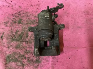 bontott VW GOLF V Jobb hátsó Féknyereg Munkahengerrel