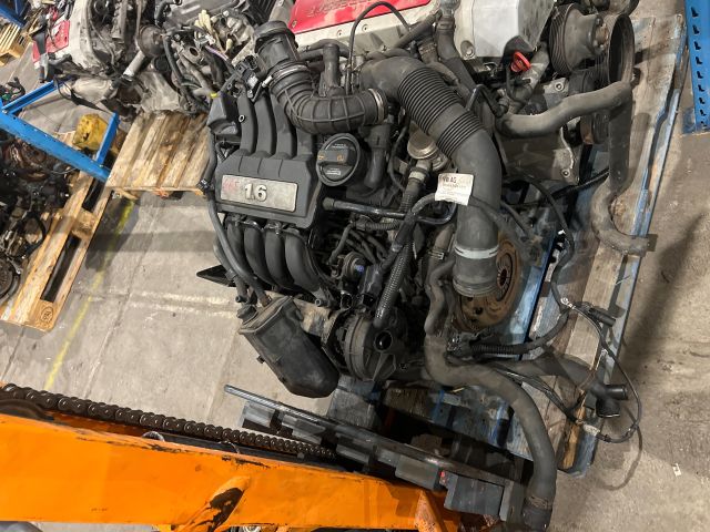 bontott VW GOLF V Komplett Motor (Segédberendezésekkel)