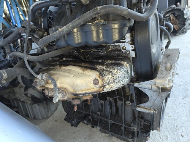 bontott VW GOLF V Komplett Motor (Segédberendezésekkel)