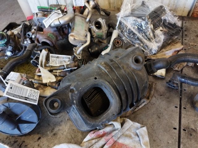 bontott VW GOLF V Légszűrő Ház