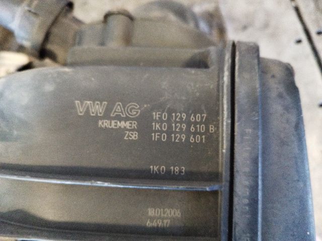 bontott VW GOLF V Légszűrő Ház