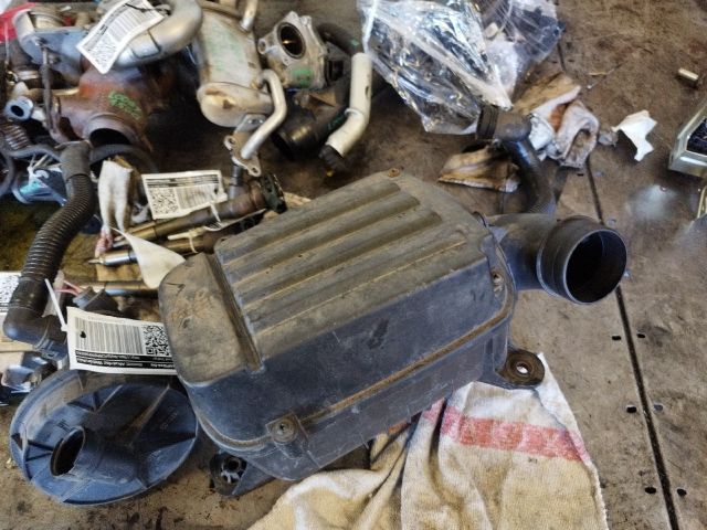 bontott VW GOLF V Légszűrő Ház