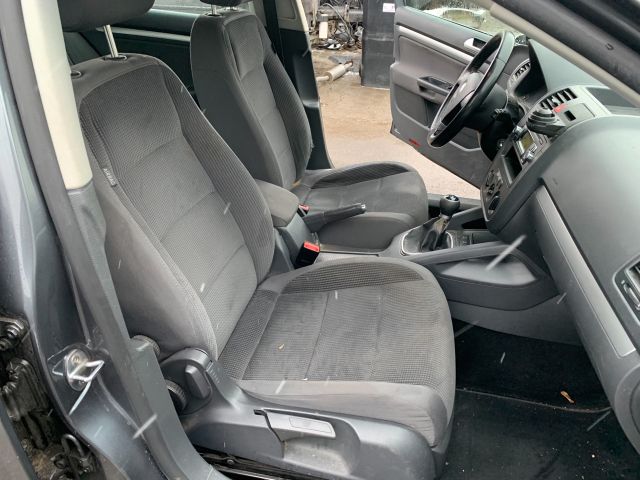 bontott VW GOLF V Motor Tartó Bak Jobb