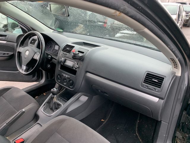 bontott VW GOLF V Motor Tartó Bak Jobb