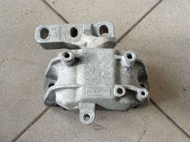 bontott VW GOLF V Motor Tartó Bak (Pozíciófüggetlen)