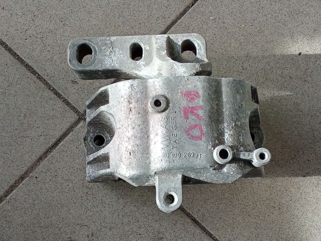 bontott VW GOLF V Motor Tartó Bak (Pozíciófüggetlen)